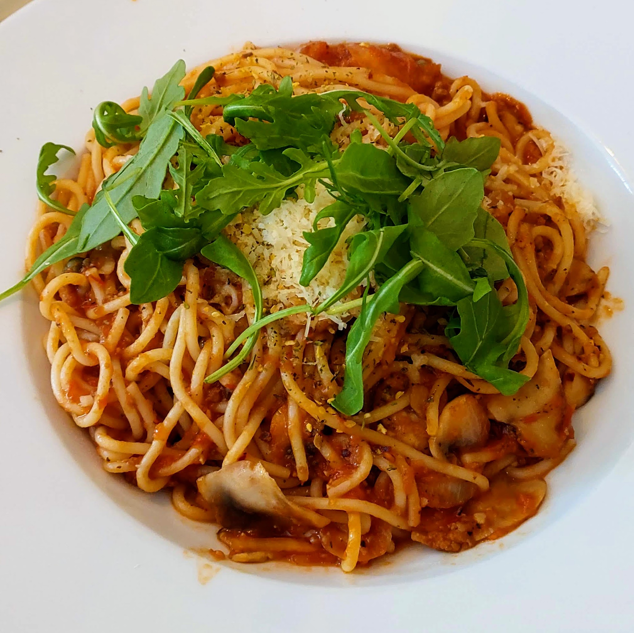 Spaghetti in vrolijke kleuren